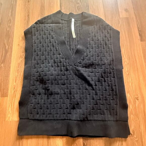 Lululemon Cable-Knit Relaxed-Fit Sweater Vest sz Med - Picture 4 of 8